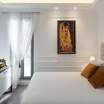 Hotel Canvas 1