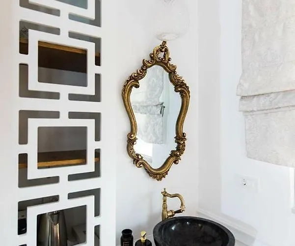 Canvas 1 * Hriszí Aktí Haniá